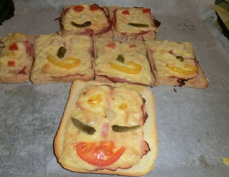 Kinder-Party-Pizzabrötchen Kinder-Party-Pizzabrötchen