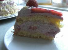 Rosa Erdbeer-Topfentorte Rosa Erdbeer-Topfentorte