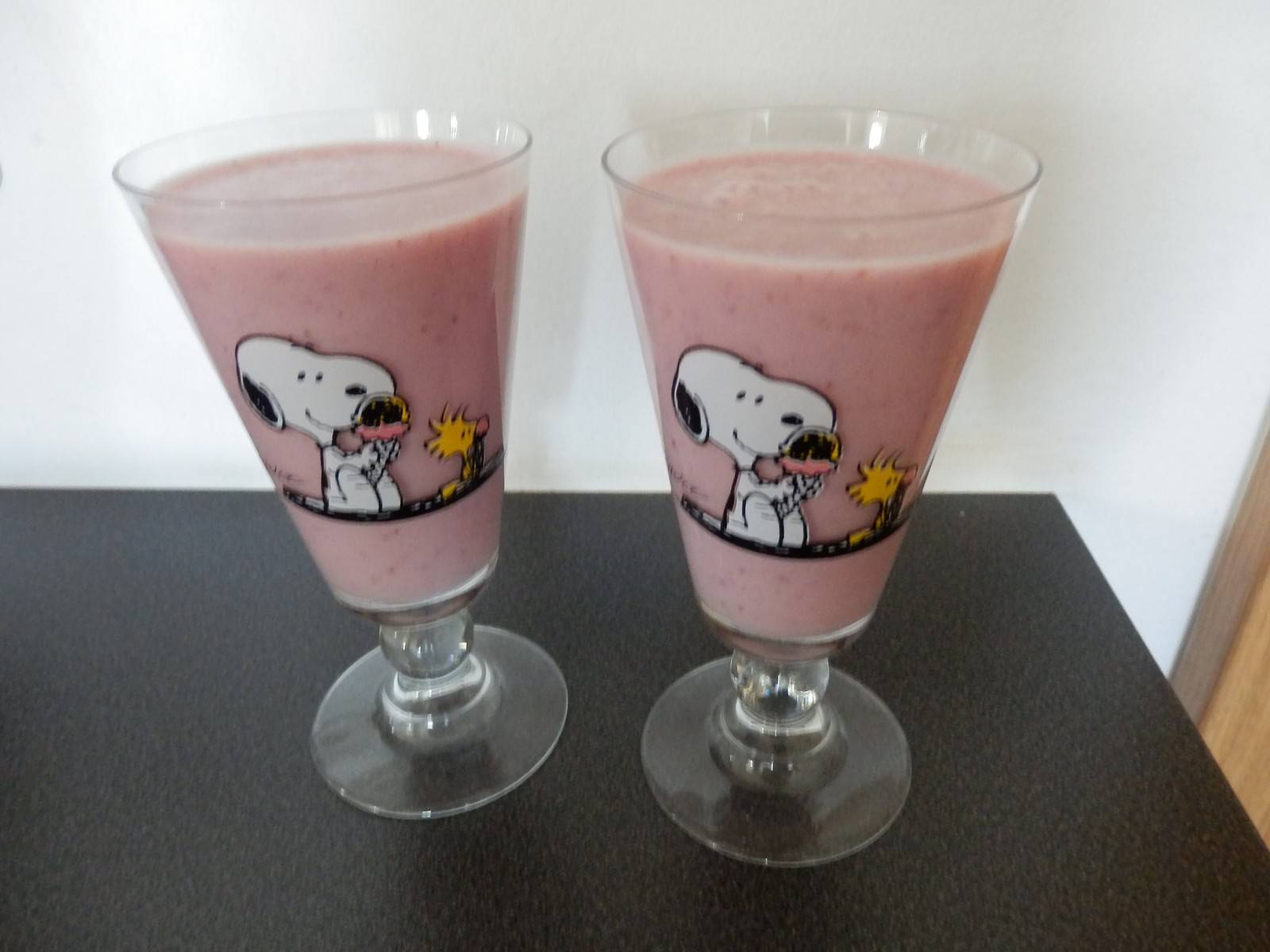 Schneller Erdbeer-Bananen-Milchshake Rezept - ichkoche.de Schneller Erdbeer-Bananen-Milchshake Rezept - ichkoche.de