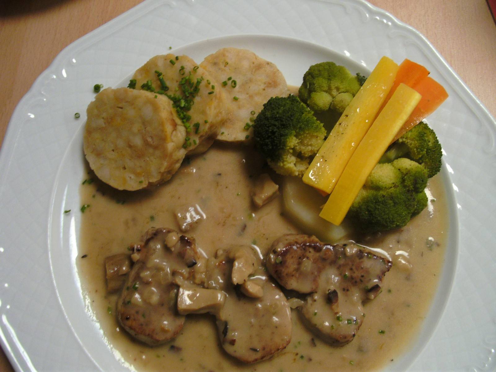 Schweinsfilets auf Steinpilzsauce