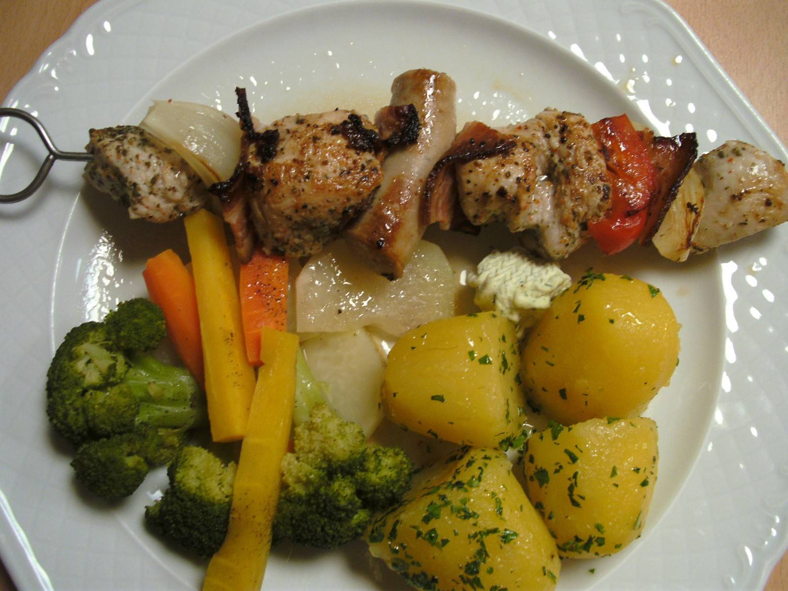 Putenspieß mit Gemüse Rezept - ichkoche.de Putenspieß mit Gemüse Rezept - ichkoche.de