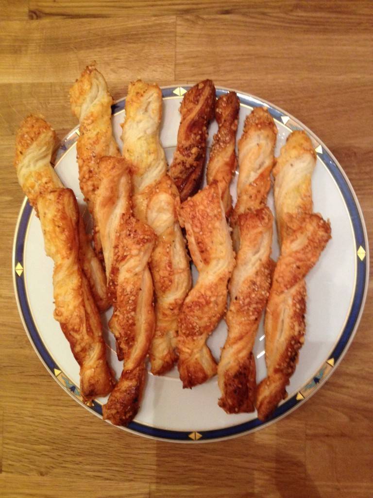 Blätterteigstangerl Rezept - ichkoche.at Blätterteigstangerl Rezept - ichkoche.at