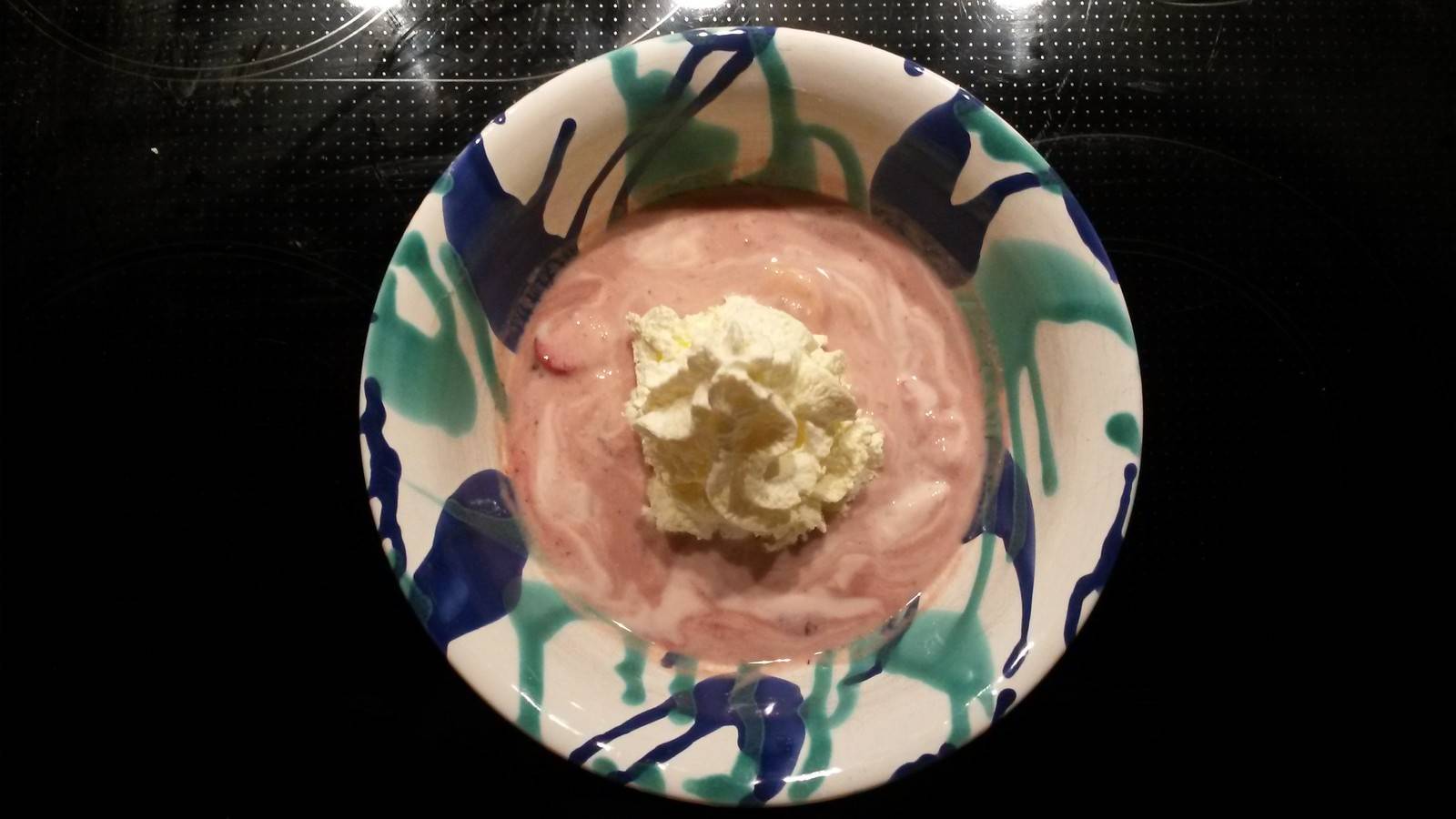 Erdbeeren mit Joghurt und Schlagobers