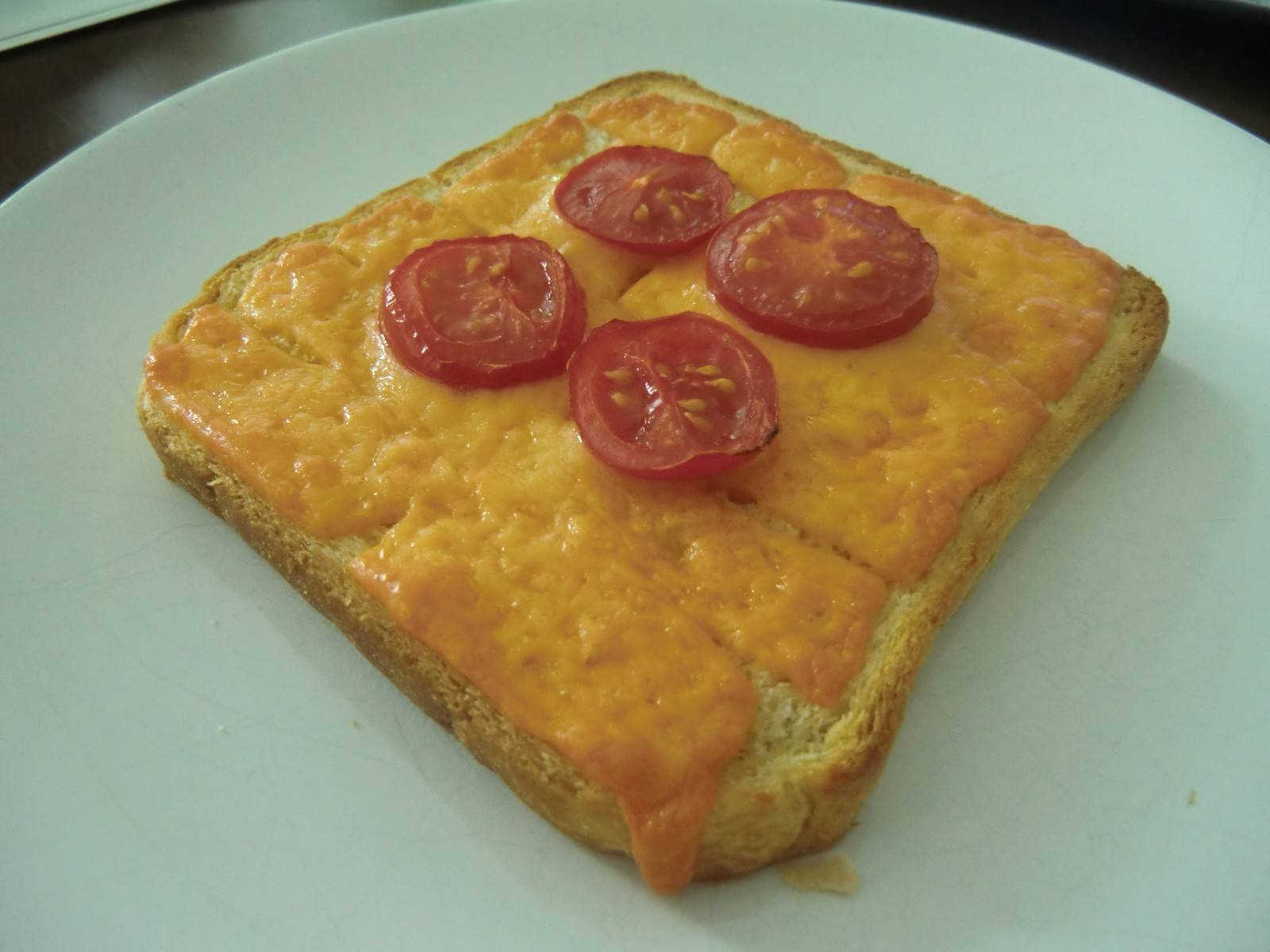 Cheddar-Tomaten-Toast