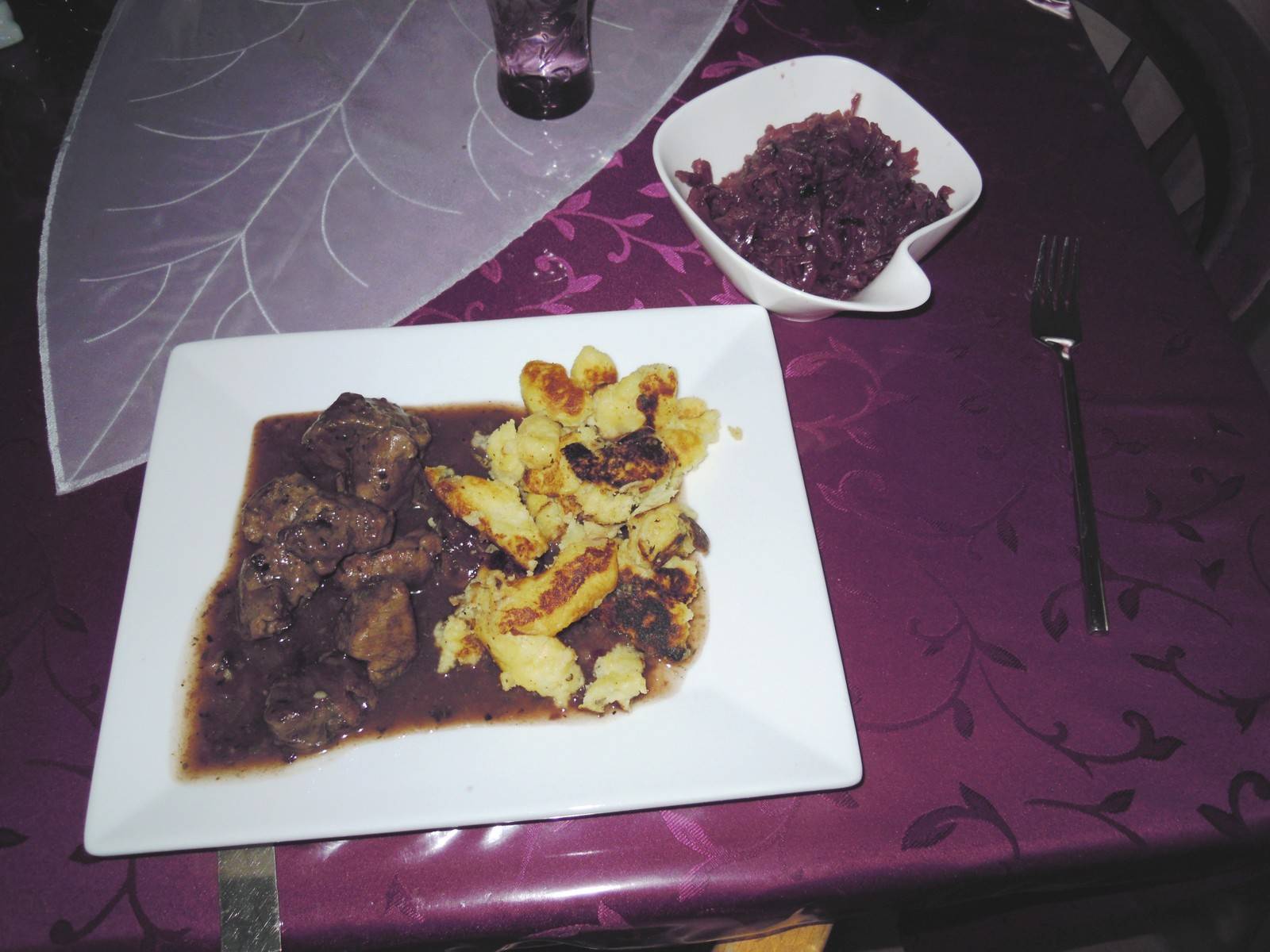 Hirschragout mit Rotkraut