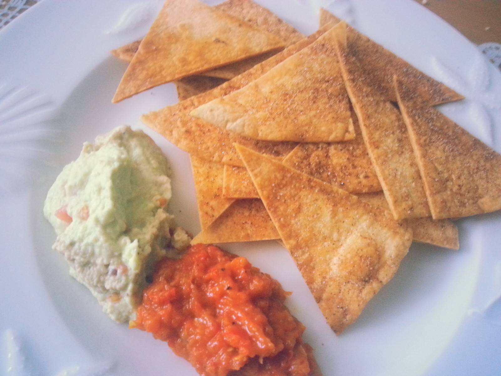 Tortillachips mit zweierlei Dips