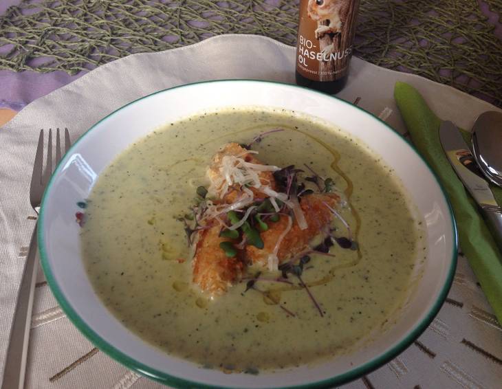 Zucchinicremesuppe mit gebackenen Reisnockerl