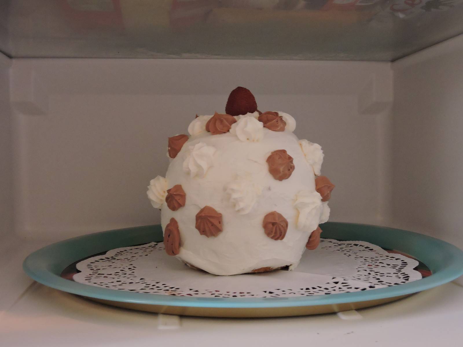 Erdbeer-Raffaello-Bombe