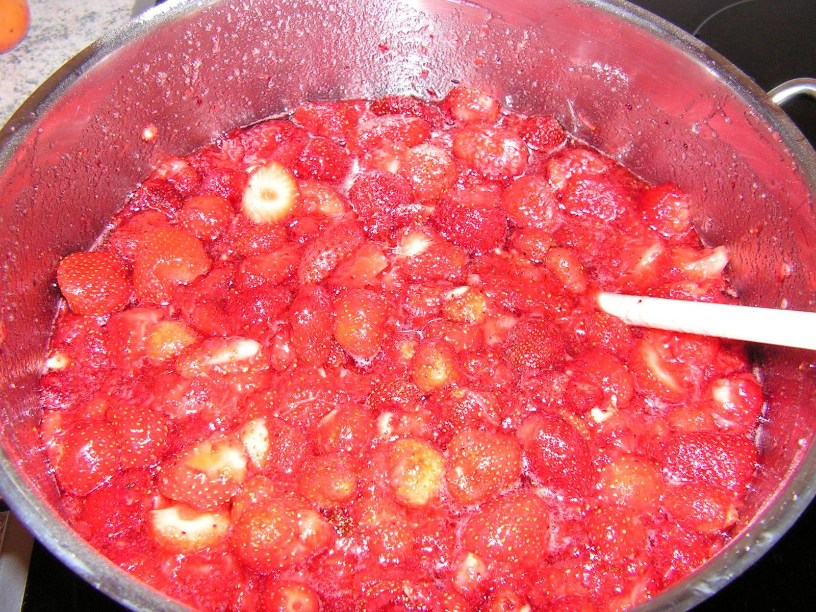 Einfache Erdbeermarmelade Rezept - ichkoche.ch