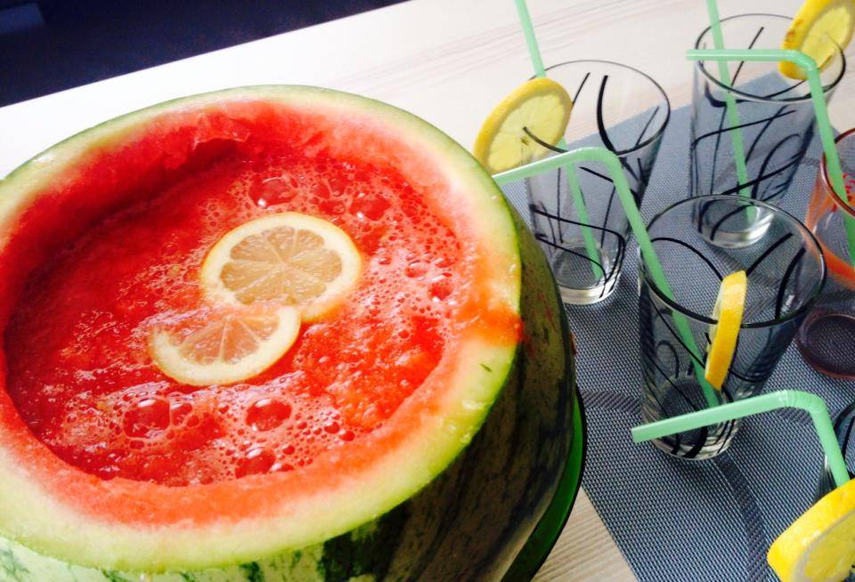 Melonenbowle Rezept - ichkoche.de Melonenbowle Rezept - ichkoche.de