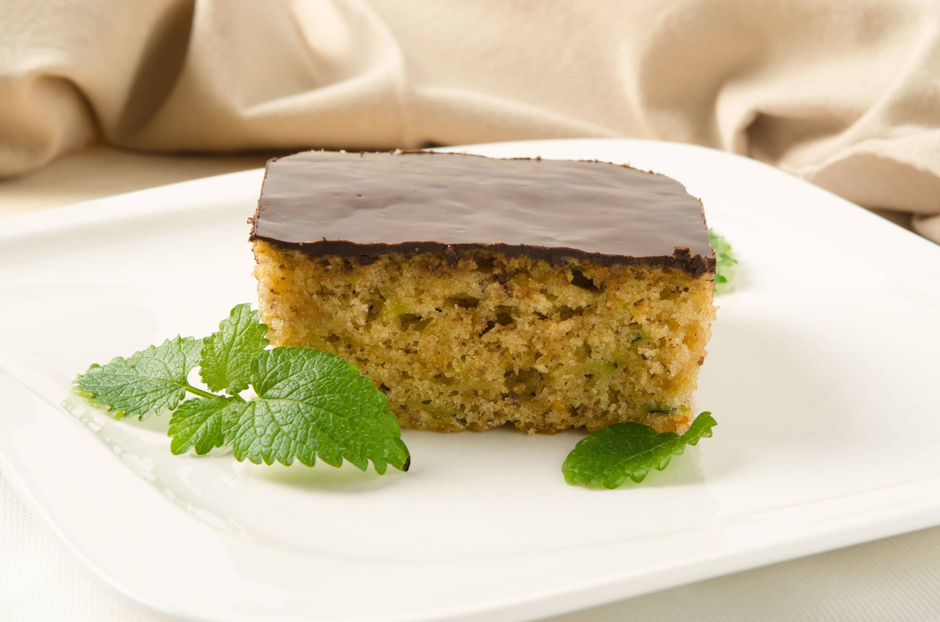 Veganer Zucchinikuchen – Saftig, Einfach und Lecker - ichkoche.at Veganer Zucchinikuchen – Saftig, Einfach und Lecker - ichkoche.at