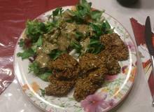 Steirische Hühnerleber in Kürbiskern-Sesampanier mit Kernöldip Steirische Hühnerleber in Kürbiskern-Sesampanier mit Kernöldip