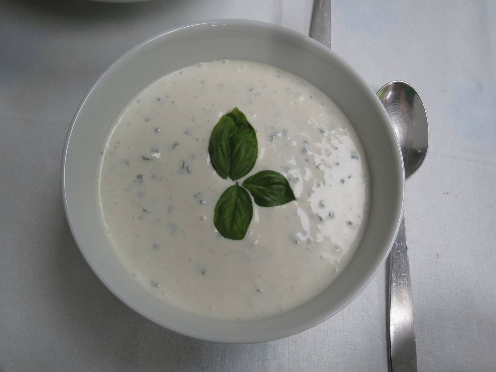 Schnittlauch-Knoblauch-Sauce zum Grillen