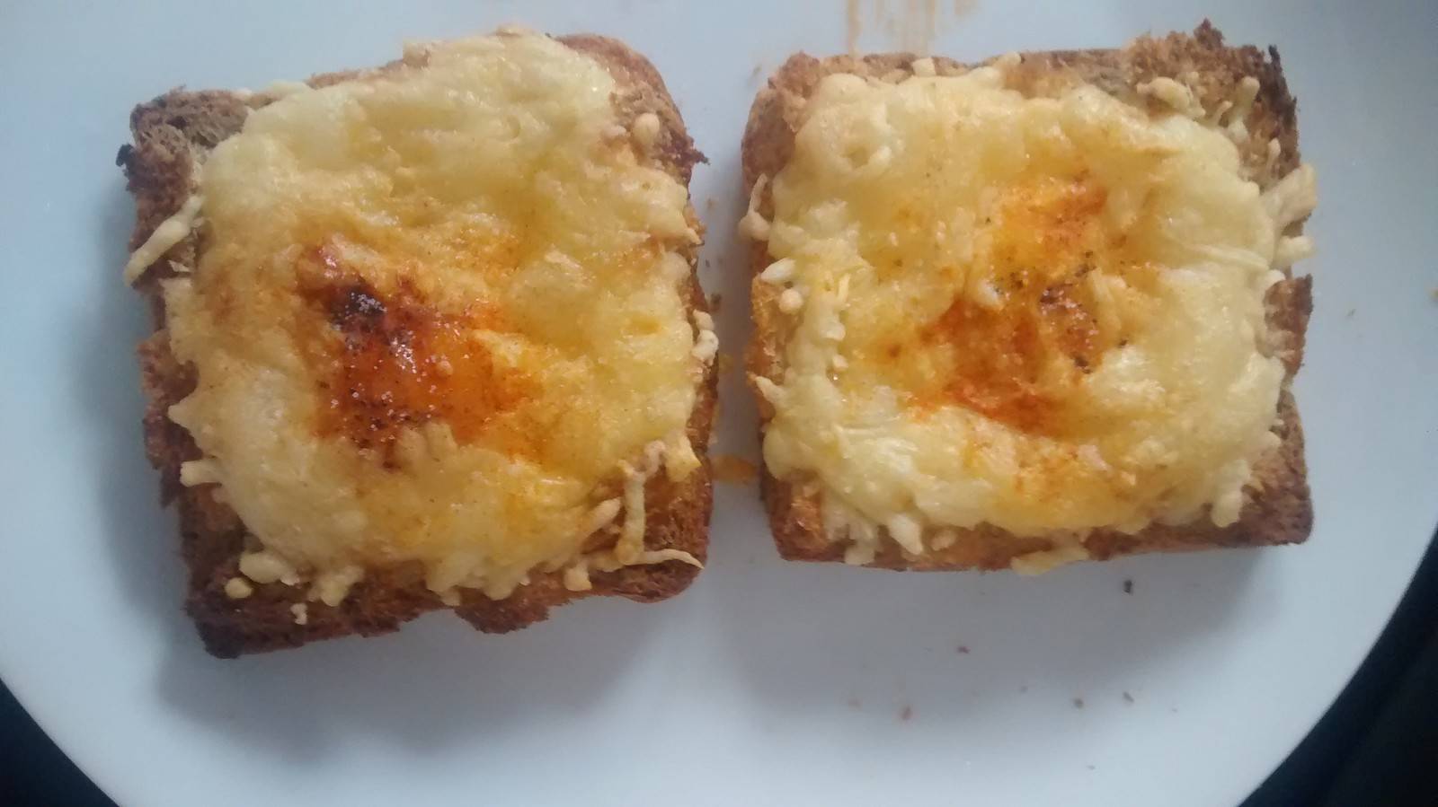 Überbackener Spiegelei-Toast