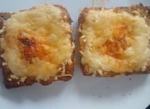 Überbackener Spiegelei-Toast Überbackener Spiegelei-Toast