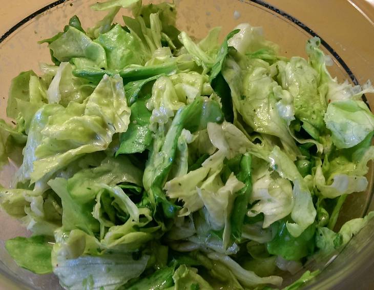 Gartensalat mit Kräuter-Honig-Senf-Vinaigrette