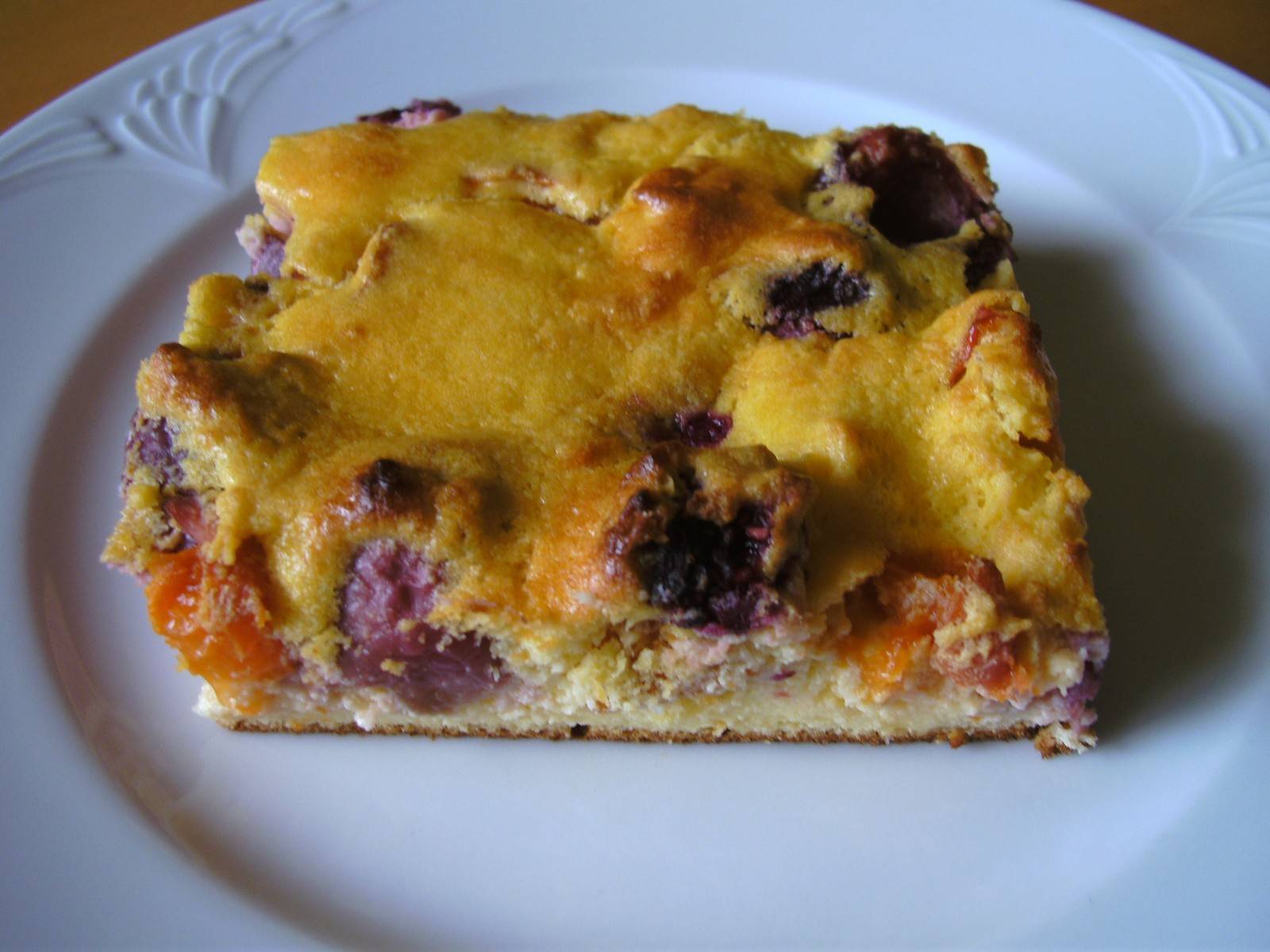 Topfenkuchen mit Früchten