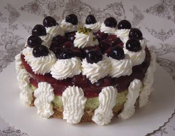 Kirsch-Pistazienmousse-Torte