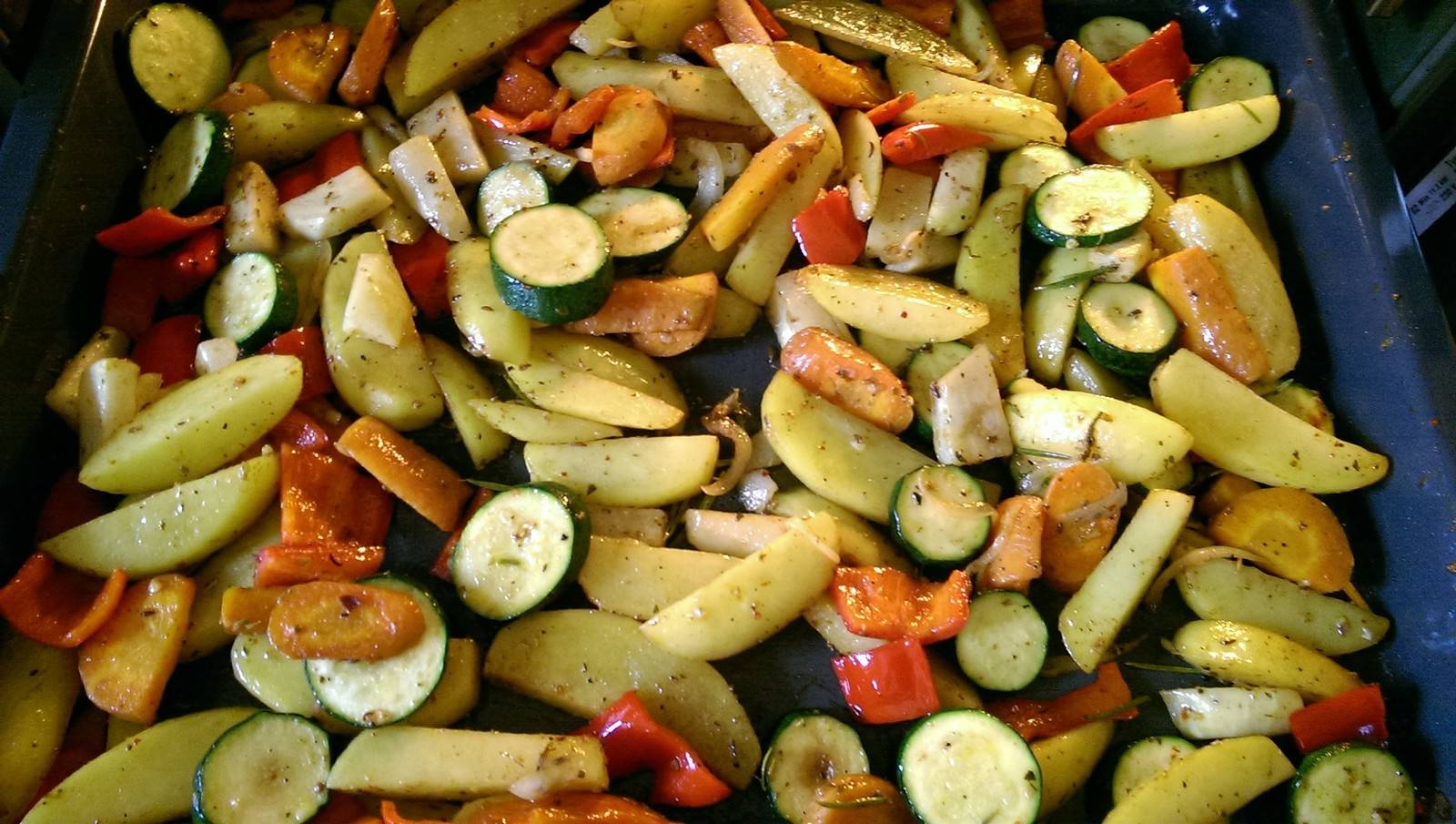 Mediterranes Gemüse vom Blech Rezept - ichkoche.de