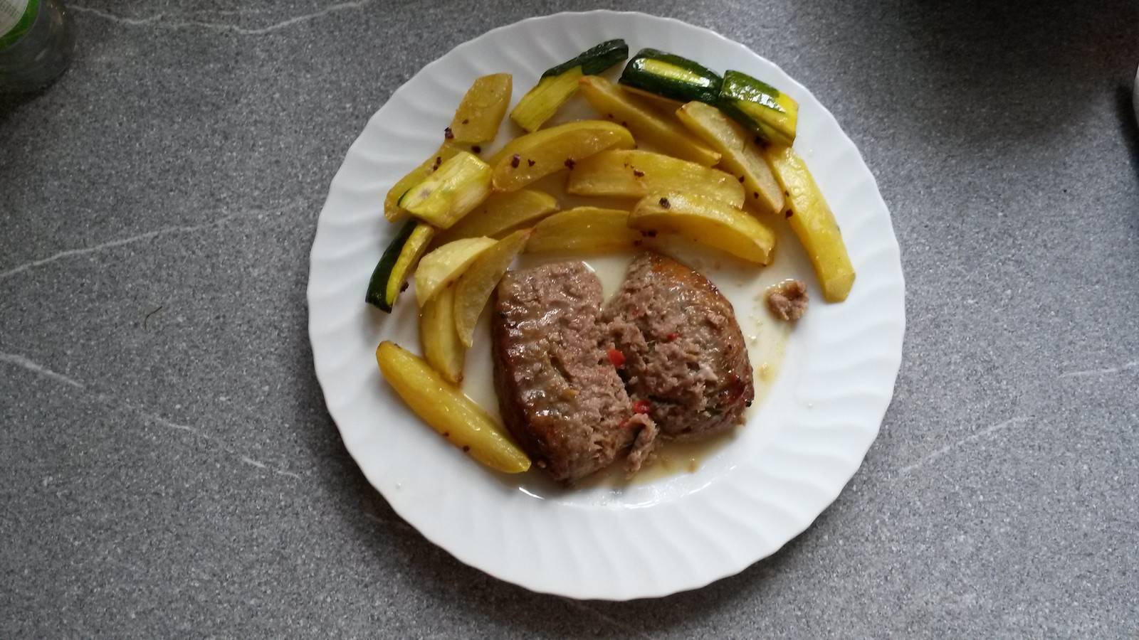 Faschierter Braten mit Paprikastückchen Rezept - ichkoche.de Faschierter Braten mit Paprikastückchen Rezept - ichkoche.de