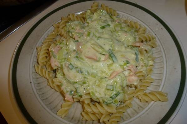 Teigwaren in Lauchsauce mit Räucherlachs Rezept - ichkoche.at Teigwaren in Lauchsauce mit Räucherlachs Rezept - ichkoche.at