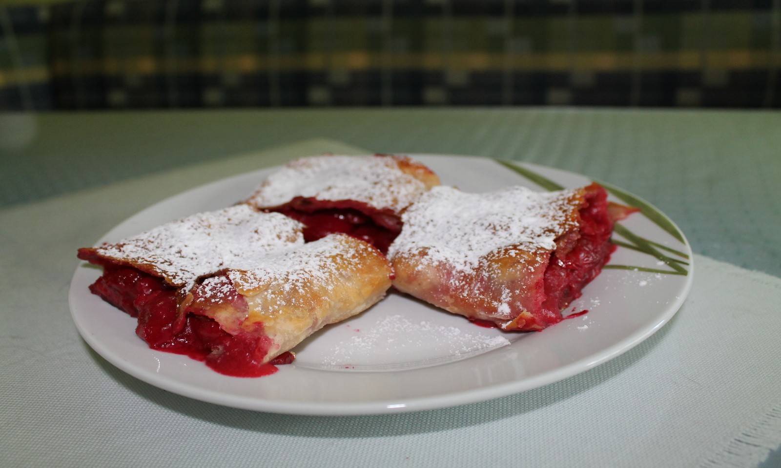 Weichselstrudel Rezept - ichkoche.de Weichselstrudel Rezept - ichkoche.de