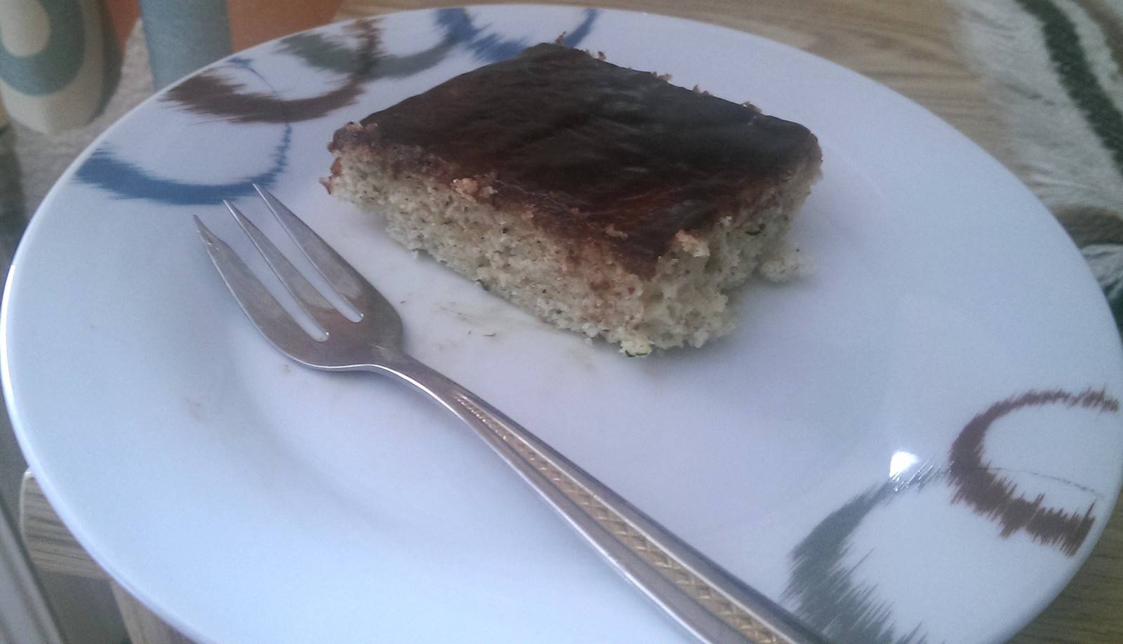 Zucchinikuchen mit Glasur