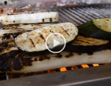 Ganz einfach Gemüse grillen Sie sehen dieses Bild nicht? Klicken Sie mit der rechten Maustaste darauf und wählen Sie „Bilder herunterladen.“