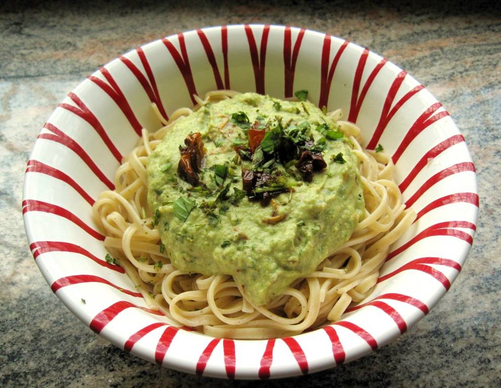 Brokkolisauce mit getrockneten Tomaten Brokkolisauce mit getrockneten Tomaten