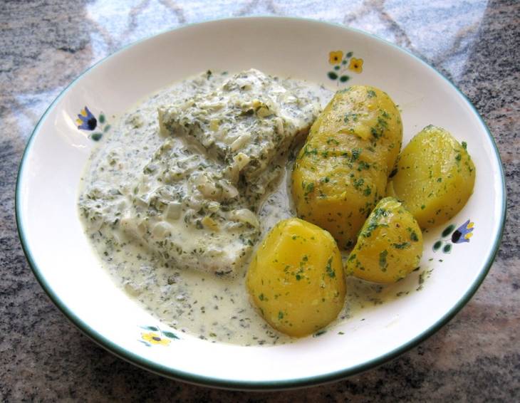 Fisch in Kräutersauce mit Petersilkartoffeln