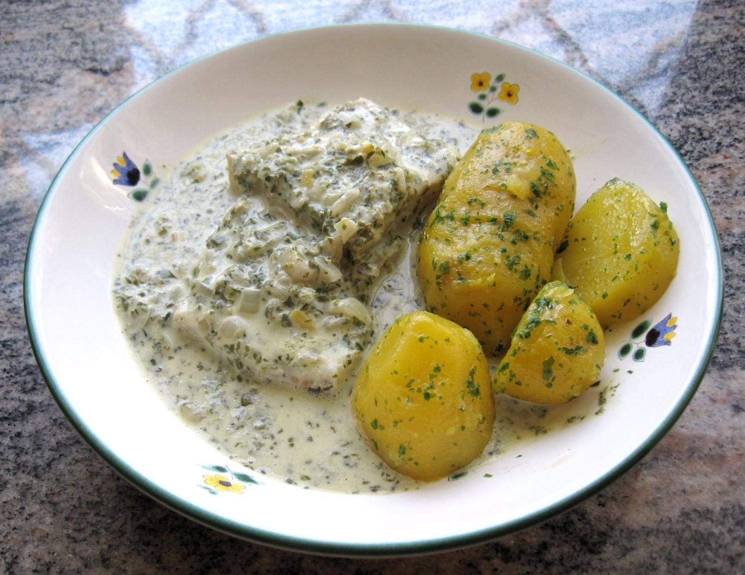 Fisch in Kräutersauce mit Petersilkartoffeln Rezept - ichkoche.at Fisch in Kräutersauce mit Petersilkartoffeln Rezept - ichkoche.at