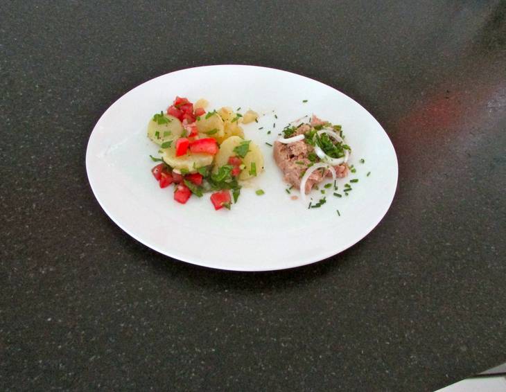 Warmer Kartoffel-Rucola-Tomaten-Salat mit Thunfisch Warmer Kartoffel-Rucola-Tomaten-Salat mit Thunfisch