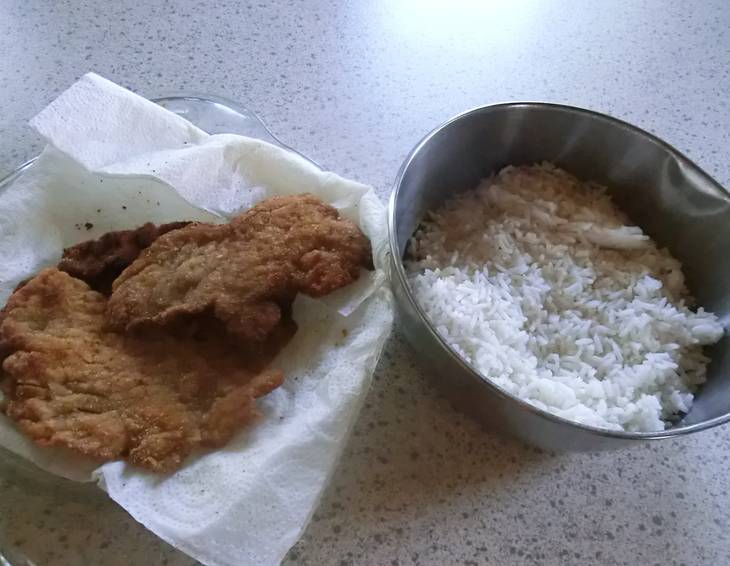 Schnitzel mit Reis Schnitzel mit Reis