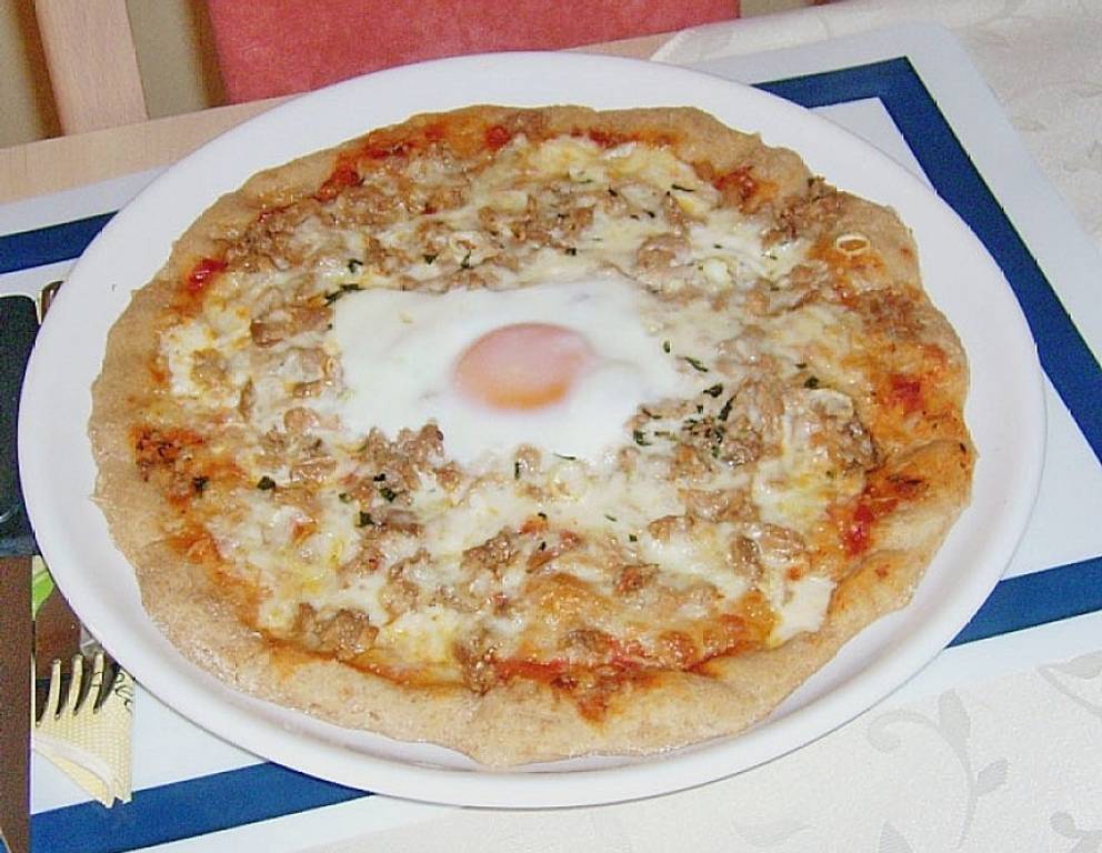Pizza Tonno (mit Dinkelvollkornteig) Pizza Tonno (mit Dinkelvollkornteig)