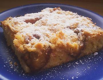 Zwetschken-Eierlikör-Kuchen mit Streuseln Zwetschken-Eierlikör-Kuchen mit Streuseln