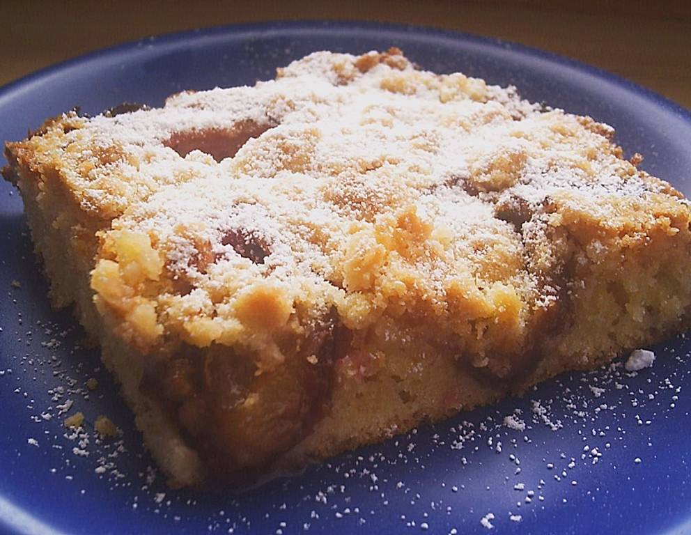 Zwetschken-Eierlikör-Kuchen mit Streuseln Zwetschken-Eierlikör-Kuchen mit Streuseln