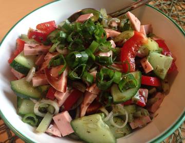 Bunter Wurstsalat mit Kernöl Bunter Wurstsalat mit Kernöl