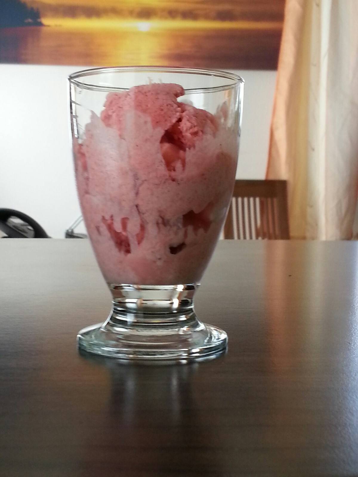 Erdbeereis mit Zitrusnote Rezept - ichkoche.ch