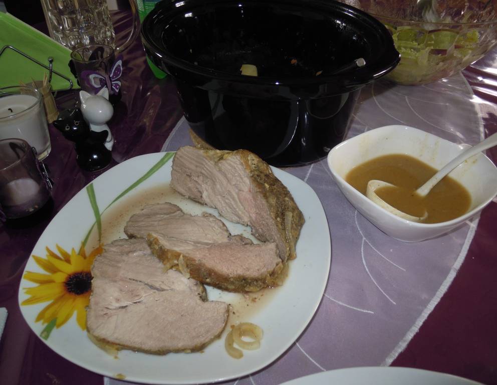 Schweinsbraten mit Marillenglasur (Slowcooker) Schweinsbraten mit Marillenglasur (Slowcooker)