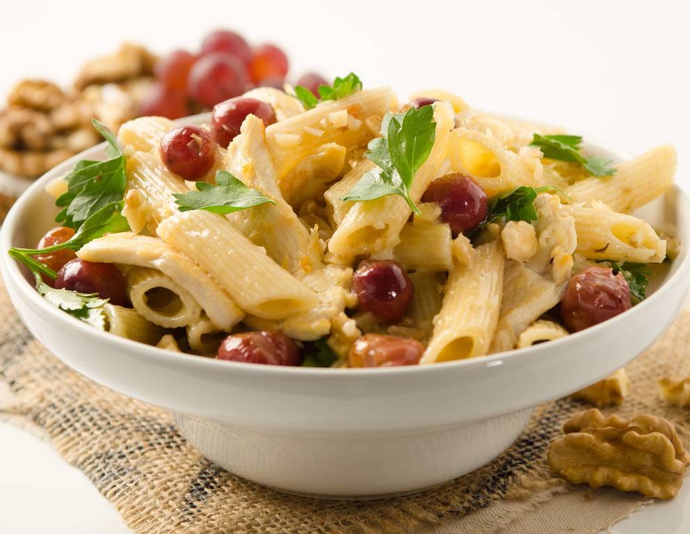 Dinkel-Penne mit Weintrauben und Hendlstreifen Dinkel-Penne mit Weintrauben und Hendlstreifen