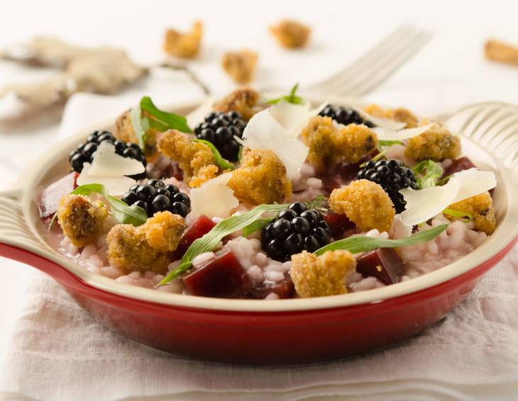 Rote-Rüben-Risotto mit Brombeeren und Schwammerln