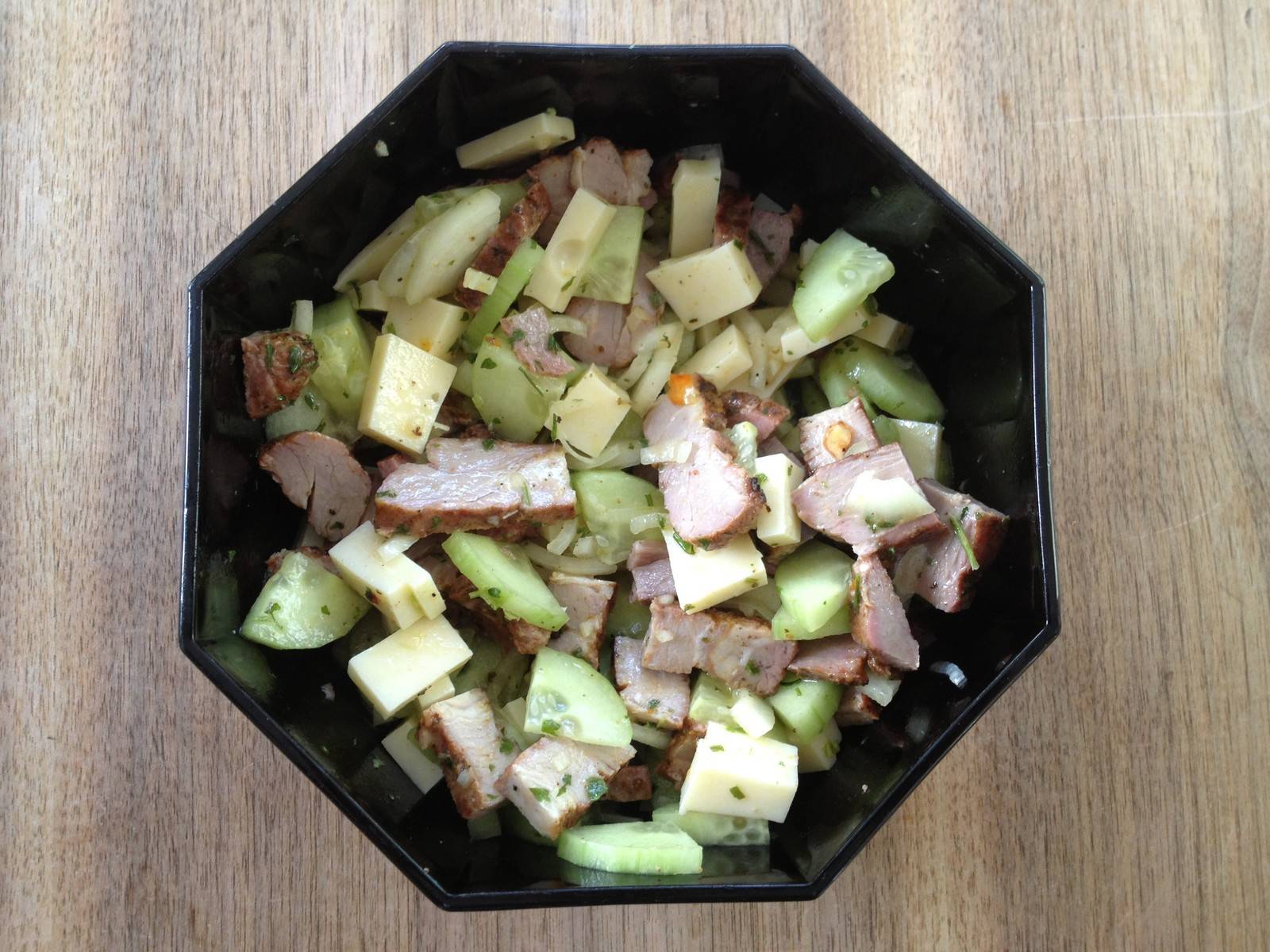 Fleischsalat mit Gurke