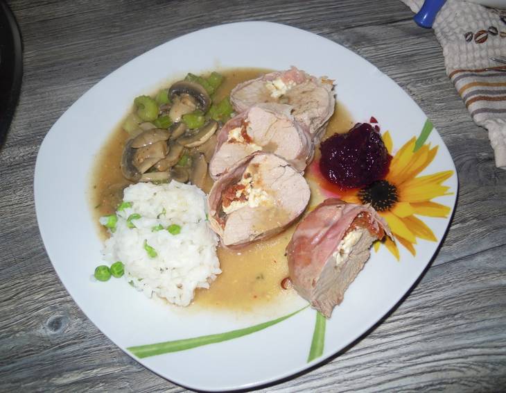 Gefülltes Schweinsfischerl mit Champignonsauce