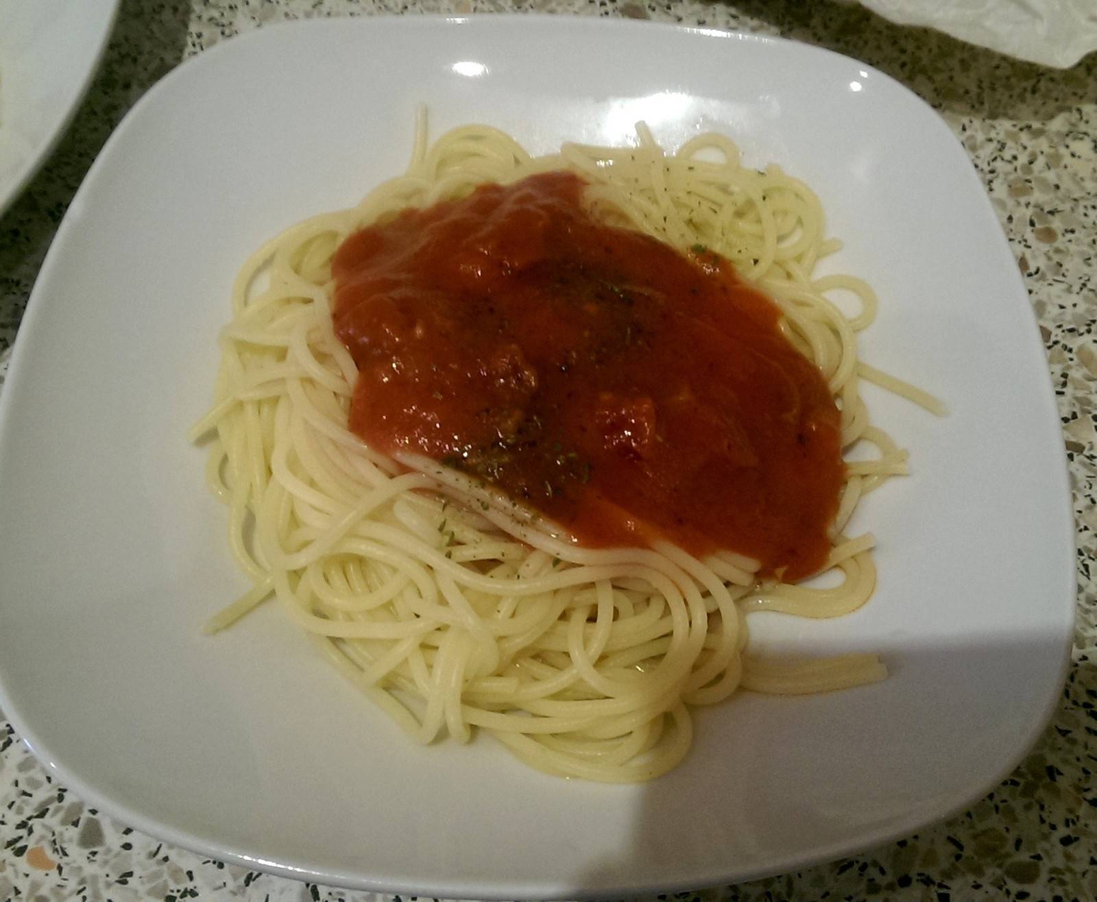 Spaghetti in Tomaten-Kräutersauce