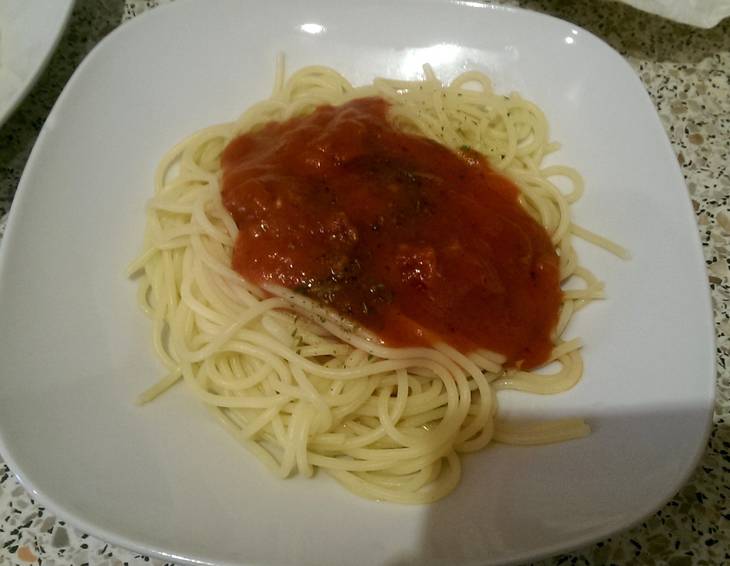 Spaghetti in Tomaten-Kräutersauce