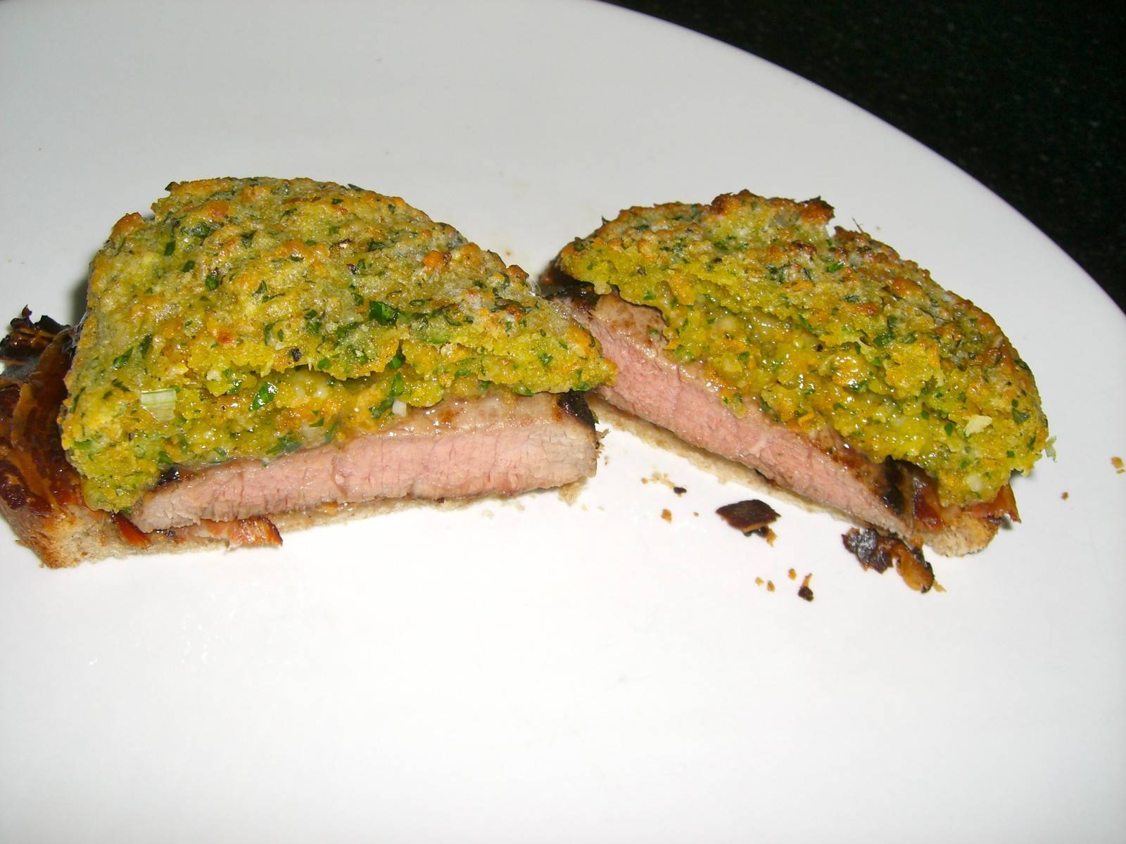 Kalbssteak mit Kräuter-Parmesankruste Rezept - ichkoche.at