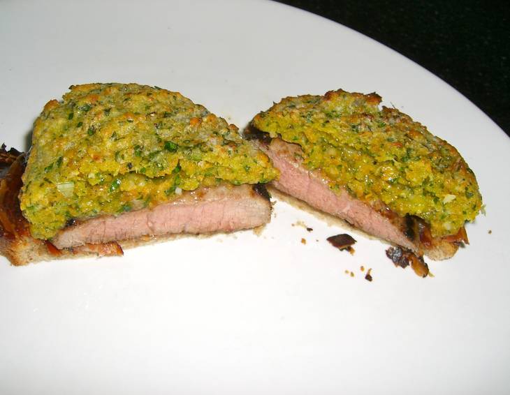 Kalbssteak mit Kräuter-Parmesankruste Kalbssteak mit Kräuter-Parmesankruste