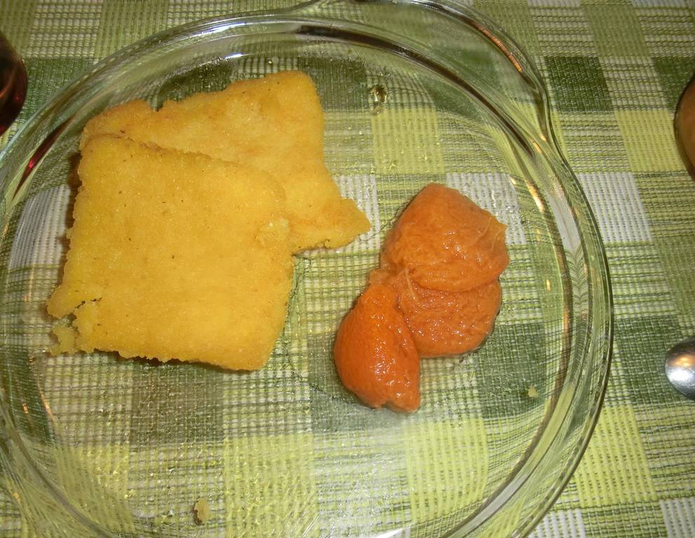 Süße Polenta mit Marillenkompott Süße Polenta mit Marillenkompott