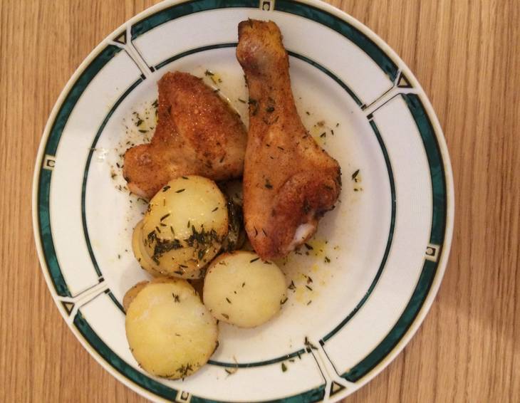 Huhn auf Thymian-Erdäpfel