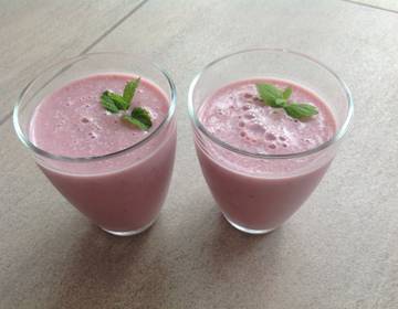 Bananen-Himbeeren-Milch